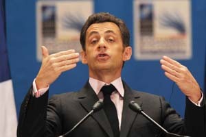 Macron secretly hosted Sarkozy before talking to Putin