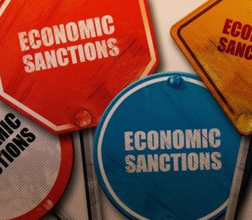 Жители острова в Испании передали воду на фрегат, который не пустили в ЕС